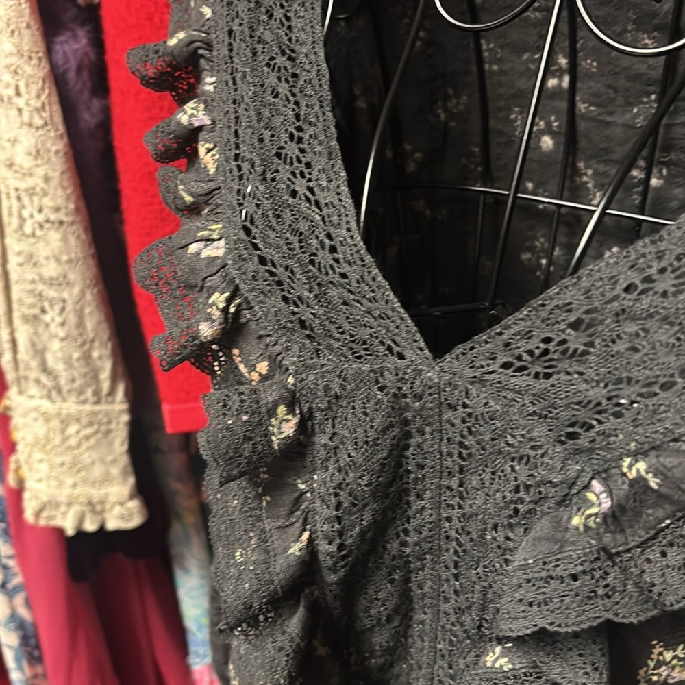 American eagle Black Floral Ruffle Blouse - Picture 3 of 3